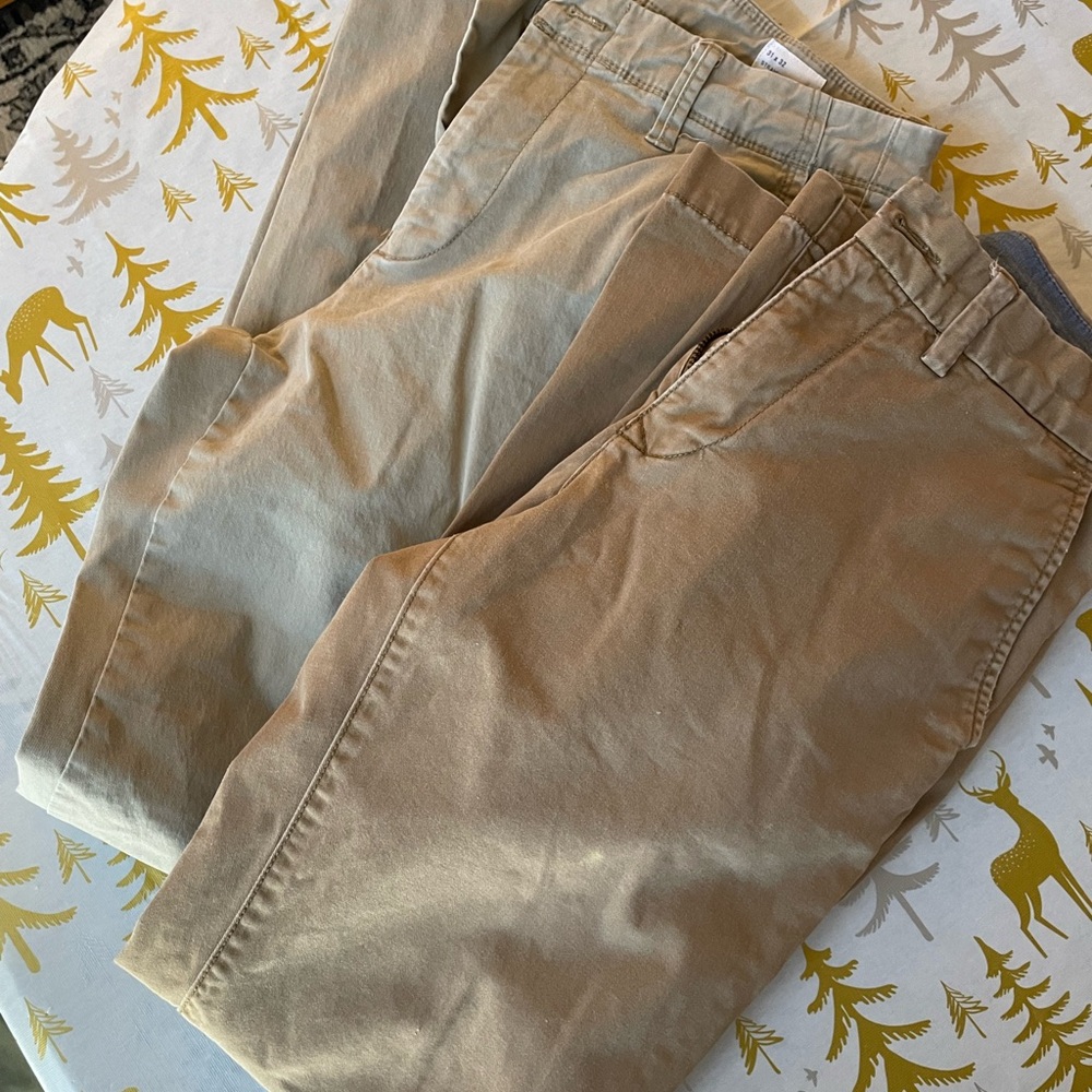 Men’s 2 Pairs of Gap Chinos Size 30/32